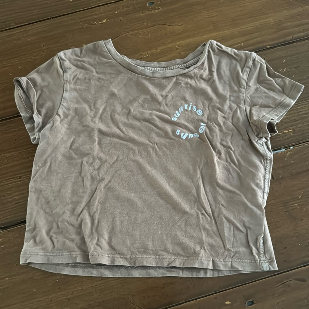 cute cropped summer top from aerie it is very comfortable and is great material